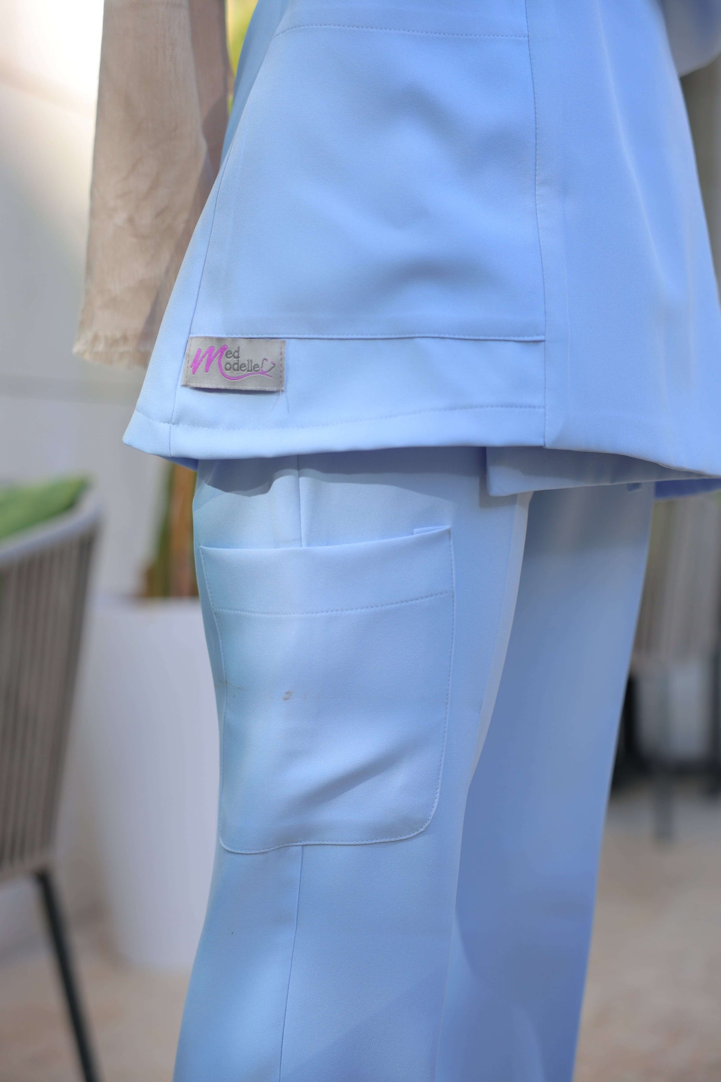 Floral embroidered scrub MEDMODELLE